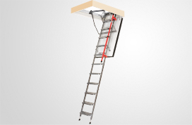 Schody s kovovým skladacím rebríkom